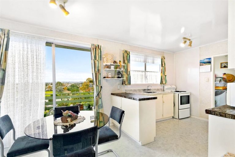 Photo of property in 39 Helena Street, Massey, Auckland, 0614