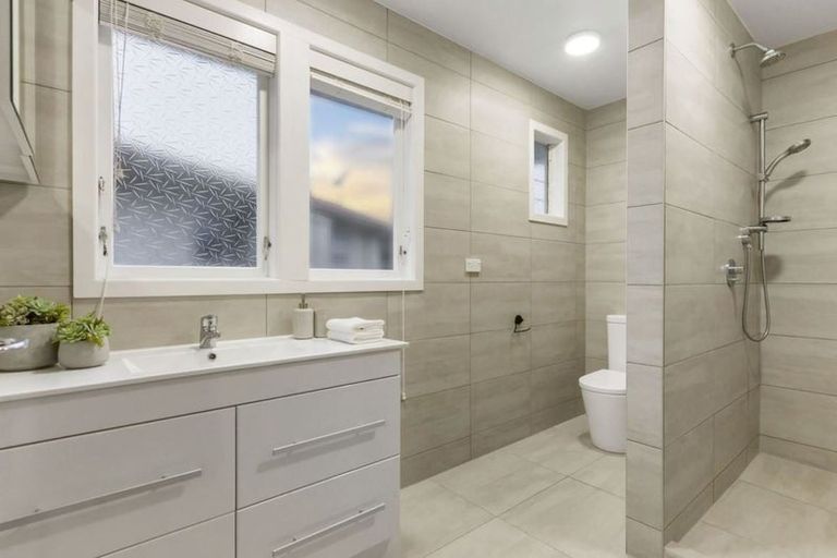 Photo of property in 37 Compton Street, Hillcrest, Auckland, 0627