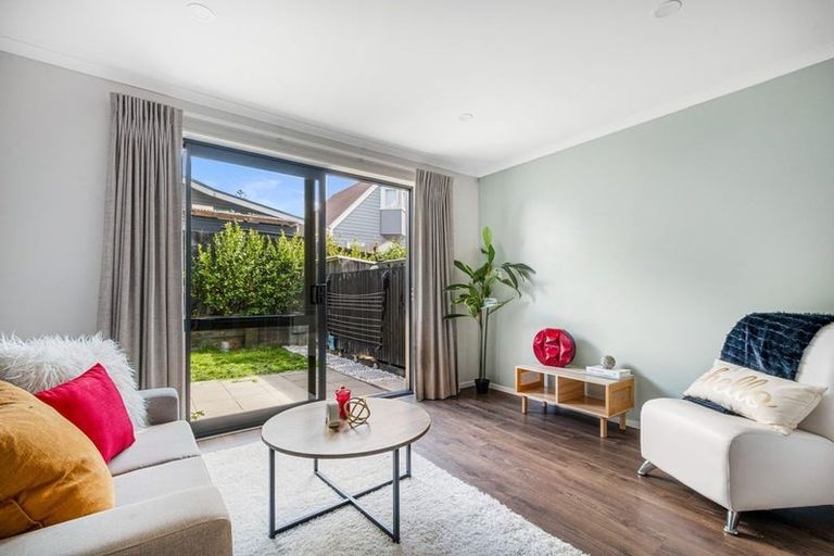Photo of property in 6 Wharara Lane, Massey, Auckland, 0614