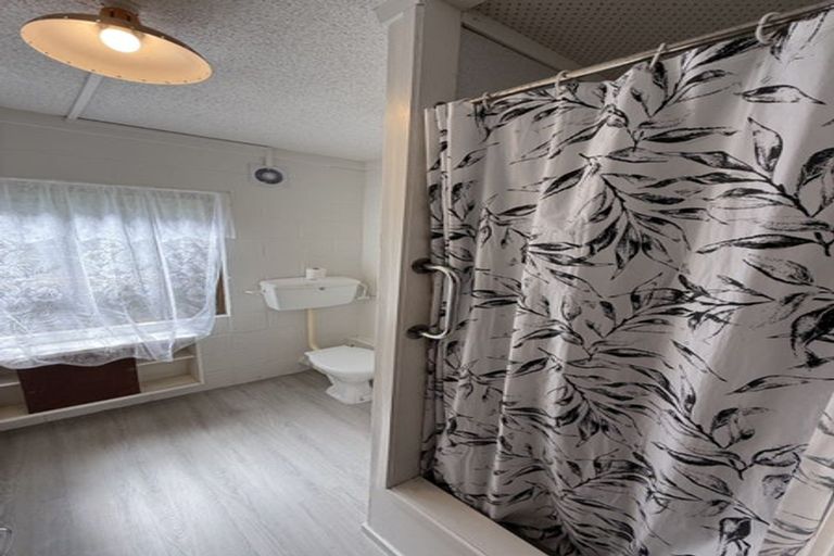 Photo of property in 2/17 Glenvar Road, Torbay, Auckland, 0630