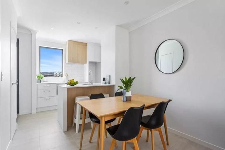 Photo of property in 10 Viridian Avenue, Rosehill, 2113