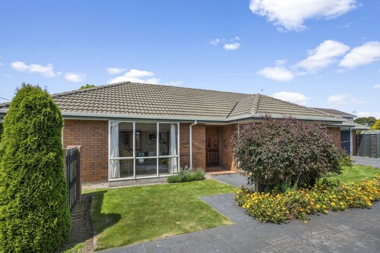 Photo of property in 9 Wittys Road, Avonhead, Christchurch, 8042