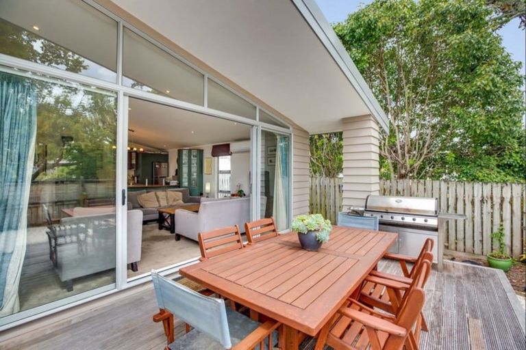 Photo of property in 122a Glendale Road, Glen Eden, Auckland, 0602