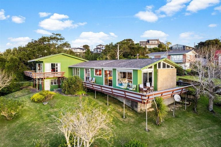 Photo of property in 14 Vipond Road, Stanmore Bay, Whangaparaoa, 0932
