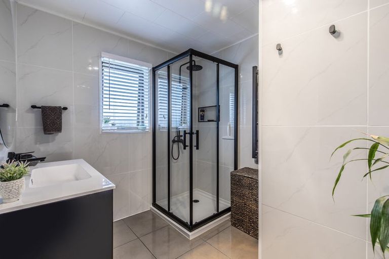 Photo of property in 3 Limbrick Street, Waipawa, 4210