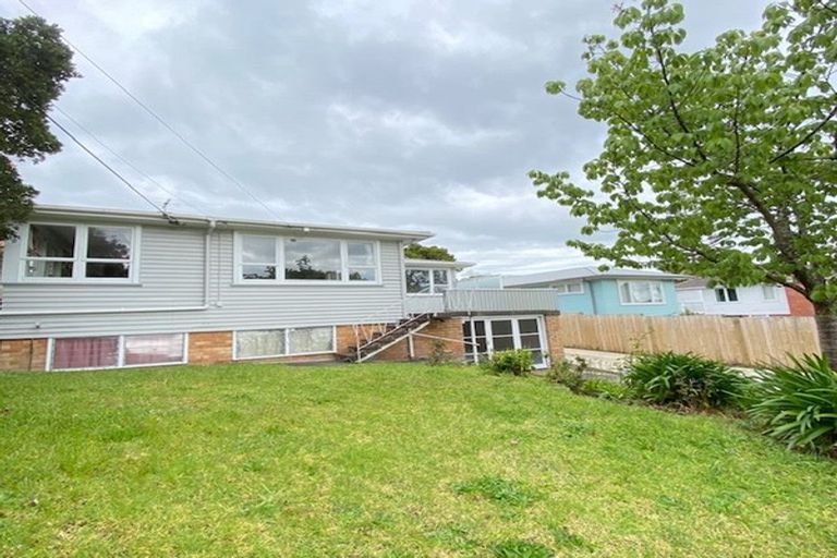 Photo of property in 27 Royal View Road, Te Atatu South, Auckland, 0610