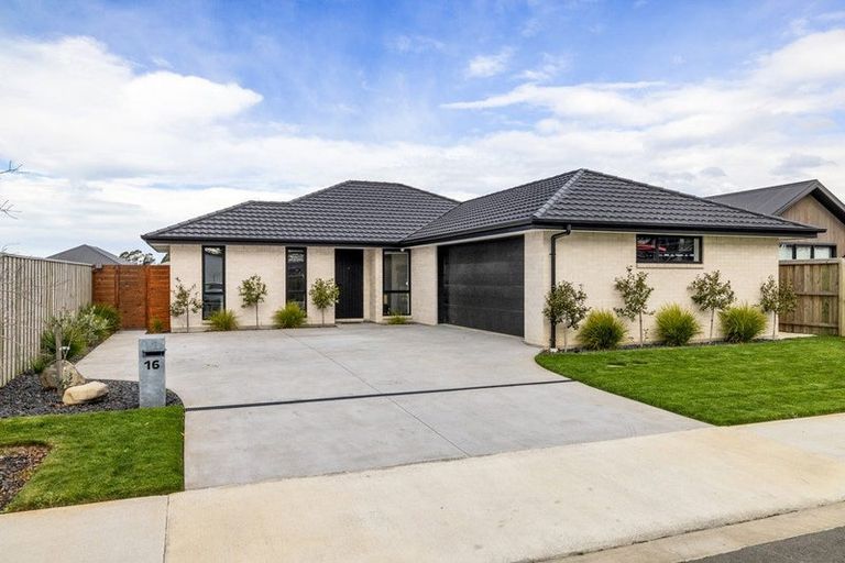 Photo of property in 16 Crossley Avenue, Woodend, 7610