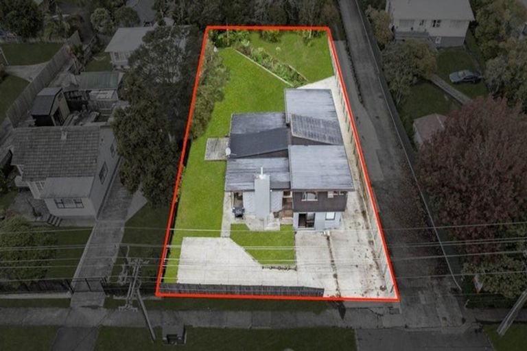 Photo of property in 192 Henderson Valley Road, Henderson, Auckland, 0612