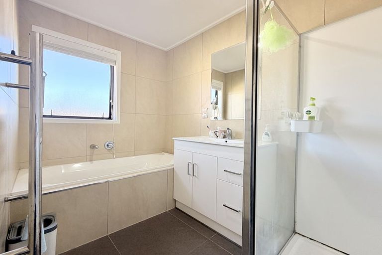 Photo of property in 7 Sheralee Place, Bucklands Beach, Auckland, 2014