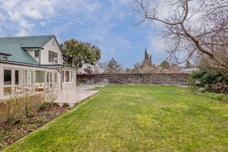Photo of property in 16 Desmond Street, Merivale, Christchurch, 8014