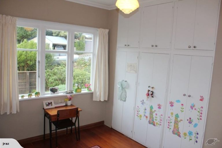 Photo of property in 9 Woburn Road, Northland, Wellington, 6012