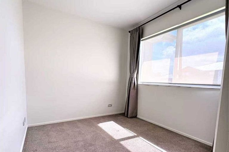 Photo of property in 12 William Calvert Drive, Swanson, Auckland, 0614