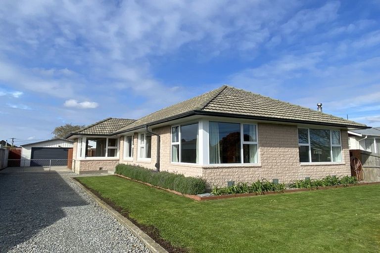 Photo of property in 32 Skerten Avenue, Hornby, Christchurch, 8042