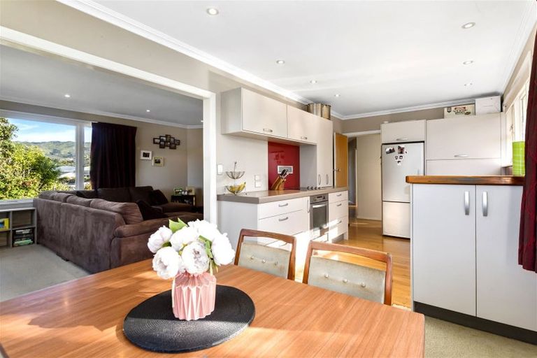 Photo of property in 1 Angell Street, Johnsonville, Wellington, 6037