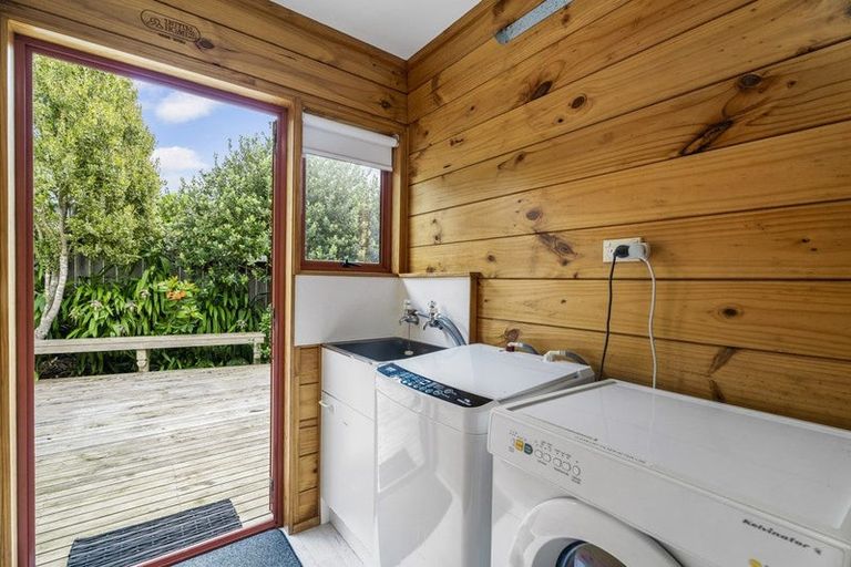 Photo of property in 39a Pohutukawa Avenue, Red Beach, 0932