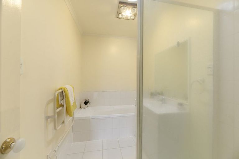 Photo of property in 112 Buscomb Avenue, Henderson, Auckland, 0610