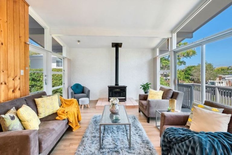 Photo of property in 11 Dellwood Avenue, Henderson, Auckland, 0612