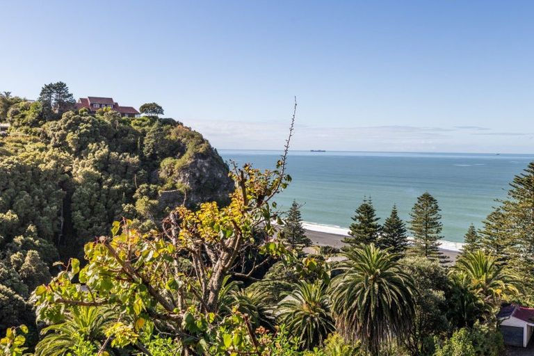 Photo of property in 18 Hukarere Road, Bluff Hill, Napier, 4110