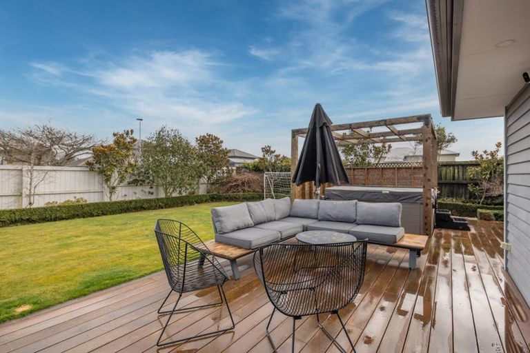 Photo of property in 20 Rue De La Mare, Parklands, Christchurch, 8083