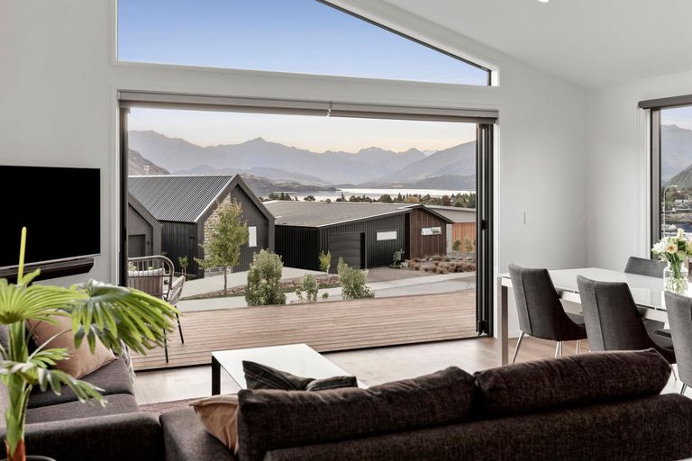 Photo of property in 9 Mcneil Crescent, Wanaka, 9305