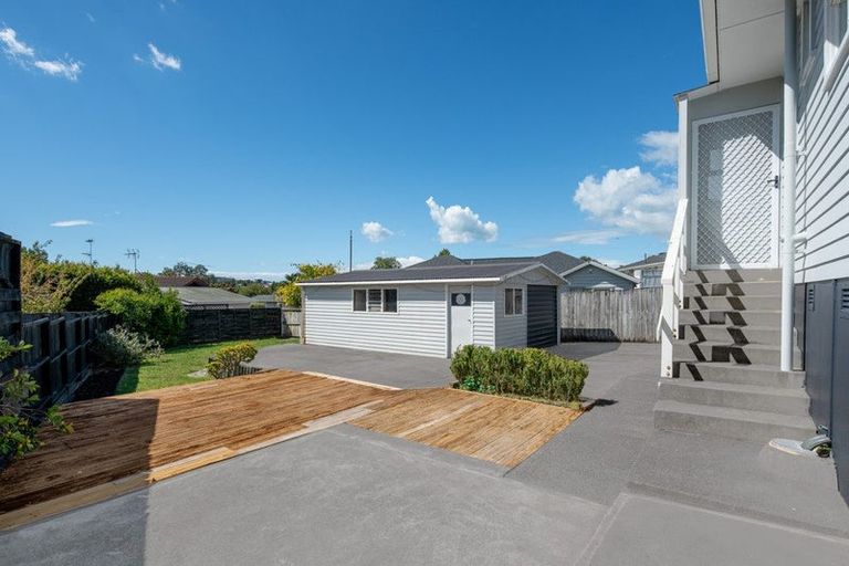 Photo of property in 18 Hatherlow Street, Glenfield, Auckland, 0629