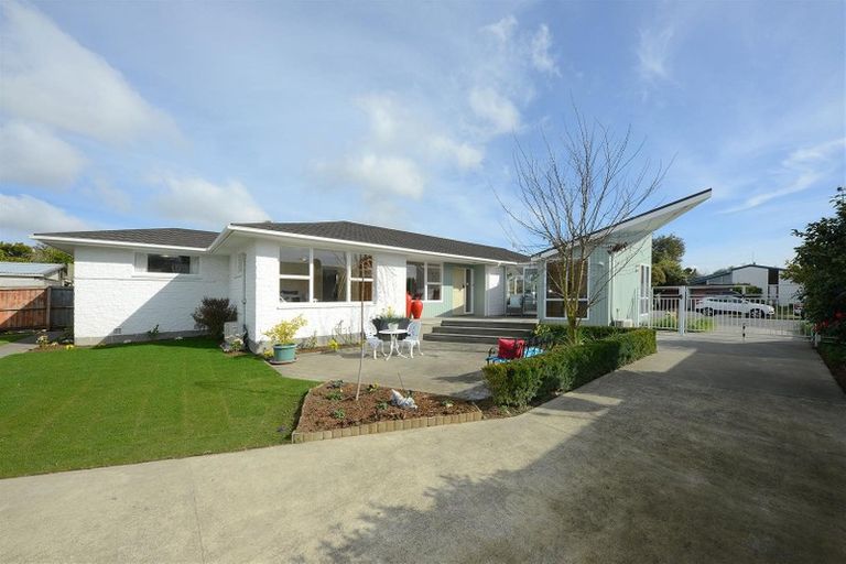 Photo of property in 50 Glenharrow Avenue, Avonhead, Christchurch, 8042