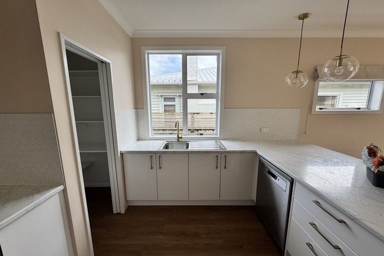 Photo of property in 19 Lyn Street, Lynmouth, New Plymouth, 4310