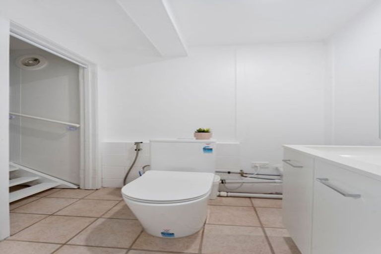 Photo of property in 92 Gallony Avenue, Massey, Auckland, 0614