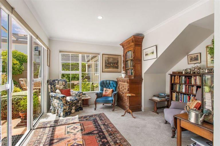 Photo of property in 17 Snowdon Road, Fendalton, Christchurch, 8052