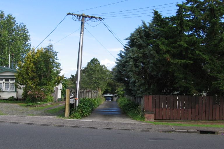 Photo of property in 2/164 Rathgar Road, Henderson, Auckland, 0610