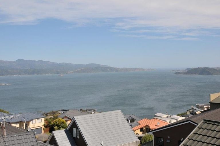 Photo of property in 12 Sunhaven Drive, Newlands, Wellington, 6037