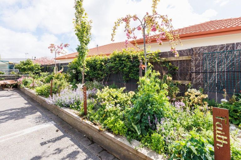 Photo of property in 1 Strachan Way, Highbury, Palmerston North, 4412