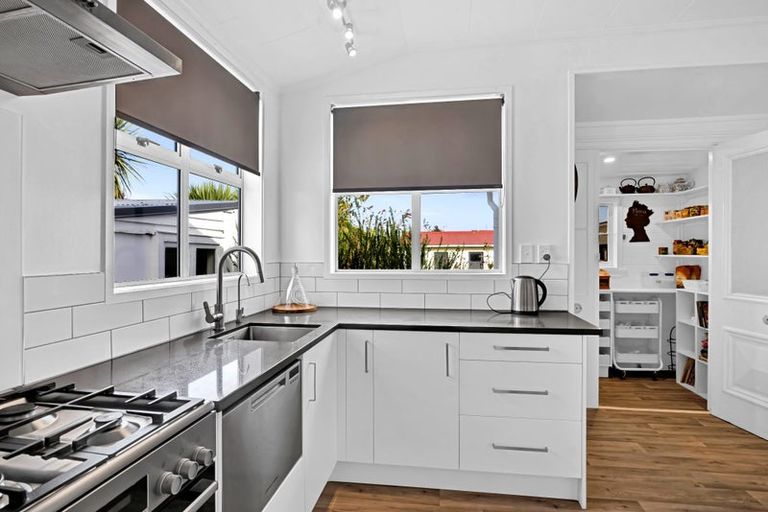 Photo of property in 36 Tawhiti Road, Hawera, 4610