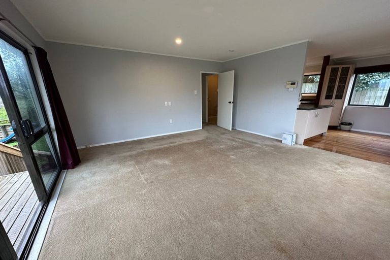 Photo of property in 6 Nielsen Place, Massey, Auckland, 0614
