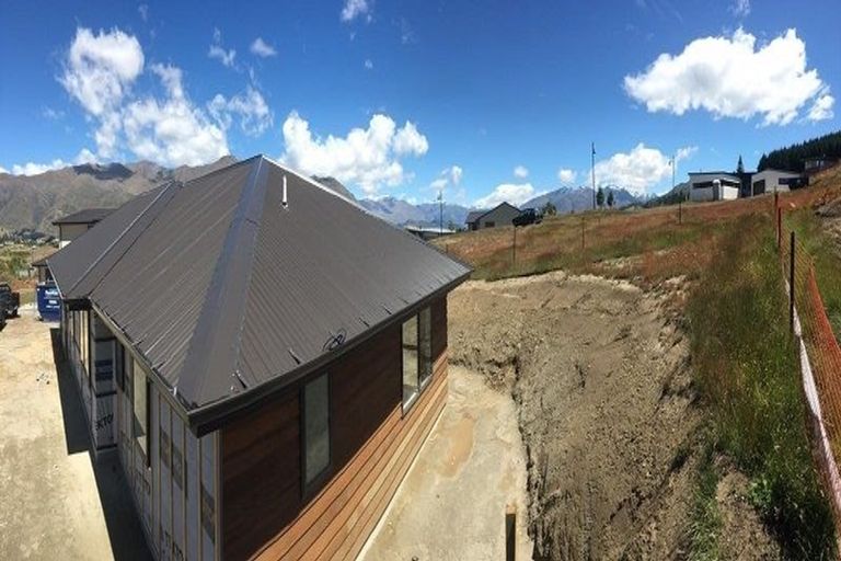 Photo of property in 15 Kirimoko Crescent, Wanaka, 9305