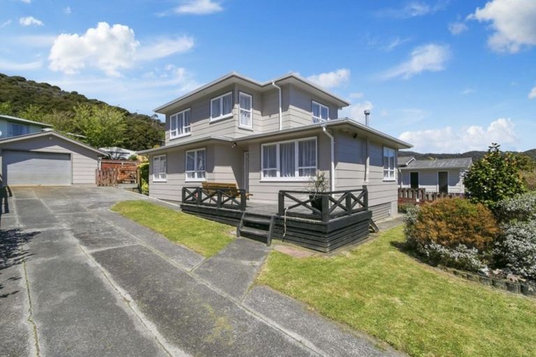Photo of property in 20 Manurewa Grove, Wainuiomata, Lower Hutt, 5014
