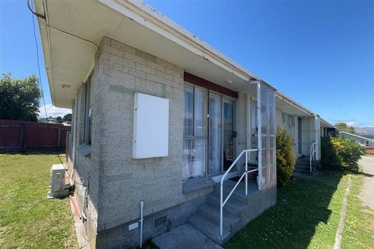 Photo of property in 1/14 Jillett Street, Titahi Bay, Porirua, 5022