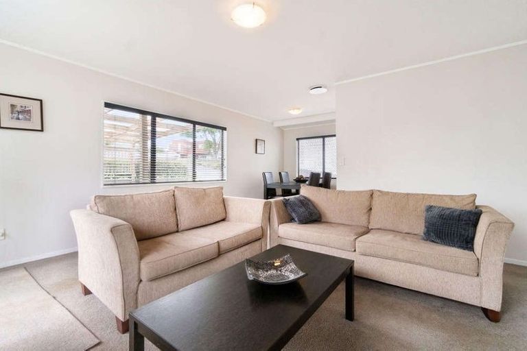 Photo of property in 87 Hobsonville Road, West Harbour, Auckland, 0618