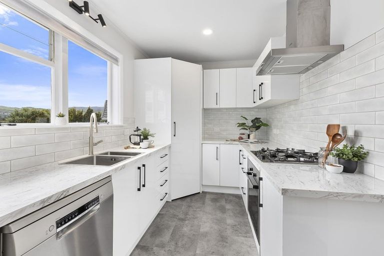 Photo of property in 36 Larsen Crescent, Tawa, Wellington, 5028