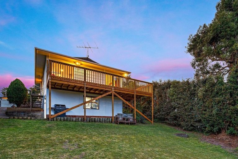 Photo of property in 31 Pipitea Place, Massey, Auckland, 0614