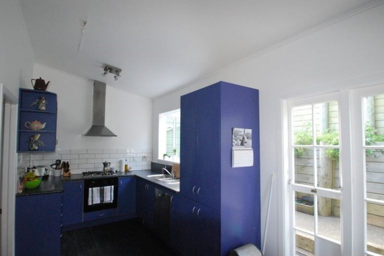 Photo of property in 12 Jackson Street, Island Bay, Wellington, 6023