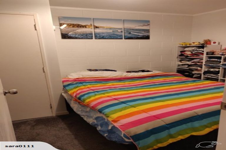 Photo of property in 17a Kingsbridge Place, Newlands, Wellington, 6037