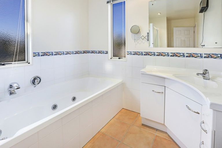 Photo of property in 43 Navigation Drive, Whitby, Porirua, 5024