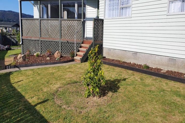 Photo of property in 50 Aniseed Grove, Timberlea, Upper Hutt, 5018