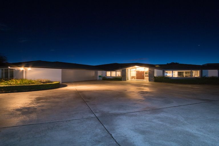 Photo of property in 2 Grand Oaks Drive, Awapuni, Palmerston North, 4412