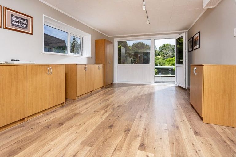 Photo of property in 10 Woodcote Drive, Glenfield, Auckland, 0629