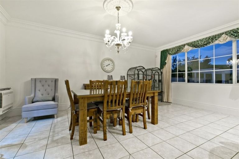 Photo of property in 18 Mansion Court, West Harbour, Auckland, 0618