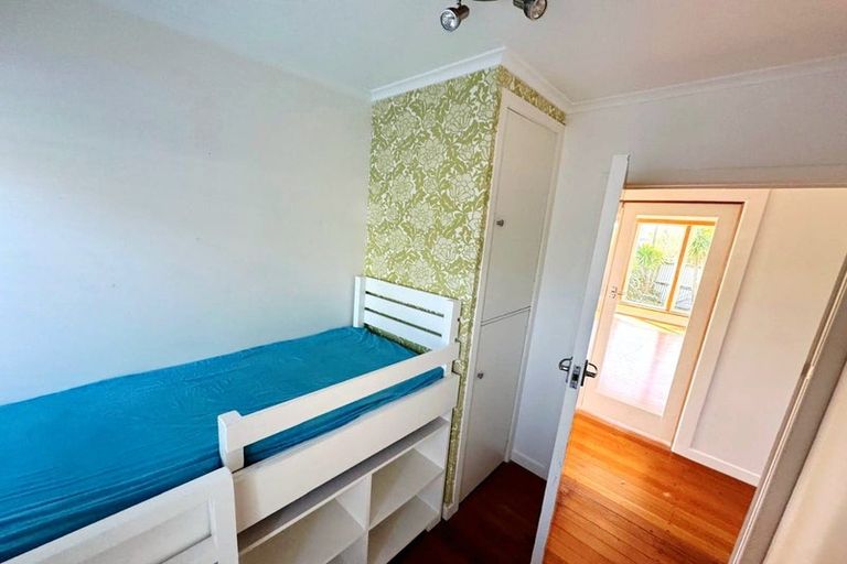 Photo of property in 17 Tauhinu Road, Greenhithe, Auckland, 0632