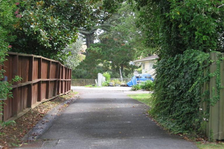 Photo of property in 38 Serwayne Place, Sunnyvale, Auckland, 0612