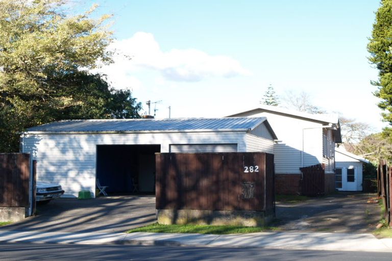 Photo of property in 2/294 Massey Road, Mangere East, Auckland, 2024